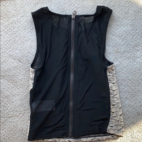 Black and white mesh pattern tank - Picture 3 of 4